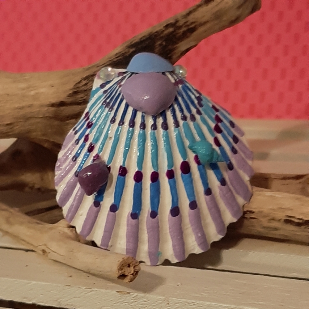 Hand-painted seashell